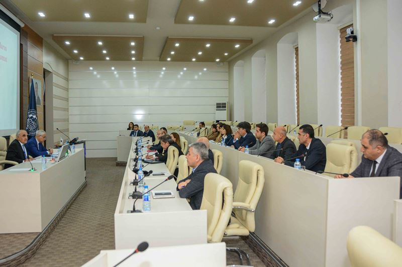 UNEC-də elmi jurnalların mövcud vəziyyəti müzakirə olunub