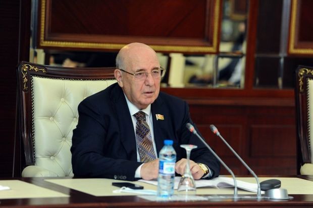 Prezident tanınmış alimi təltif etdi