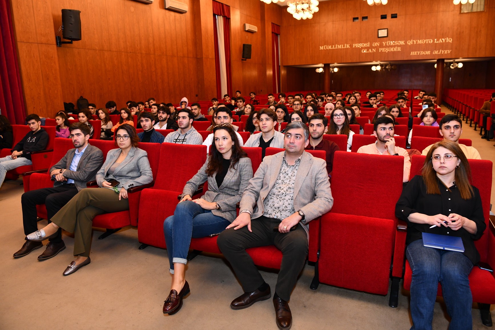 ADNSU tələbələri işə qəbul proqramı barədə məlumatlandırılıb