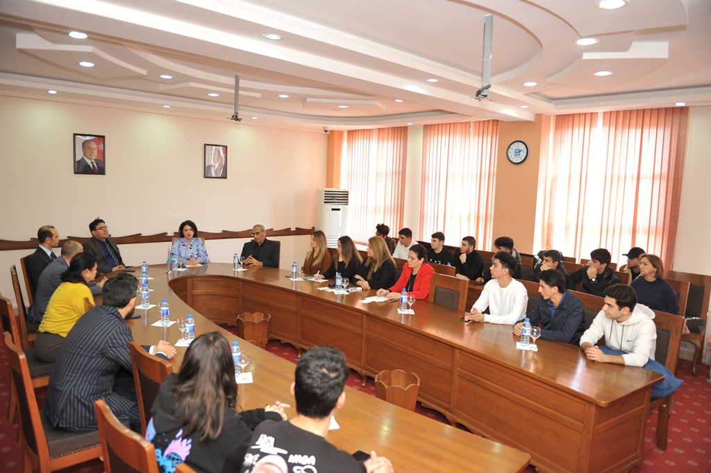 BMU-da “Tarix yaxından və uzaqdan: Əhməd Cavad zirvəsi “ mövzusunda elmi seminar keçirilib