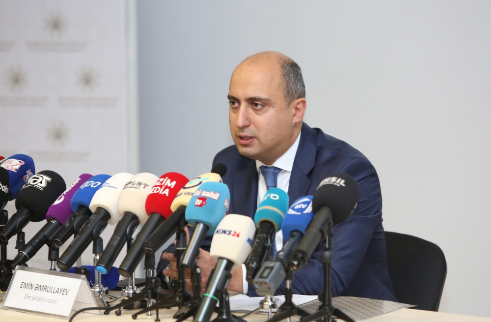 “Tariximizi öz dilimizdə tədris etməliyik” - Emin Əmrullayev