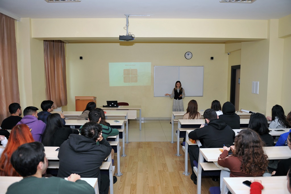 Tələbələr üçün “Strateji düşüncə və planlaşdırma” mövzusunda məlumatlandırma tədbiri keçirilib  