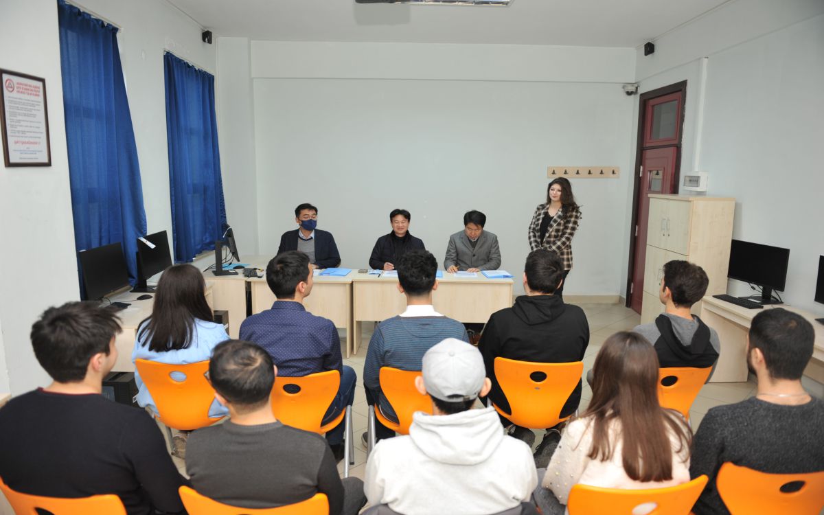 İkili diplom proqramı üzrə təhsil alan tələbələrlə müsahibələr təşkil olunub  