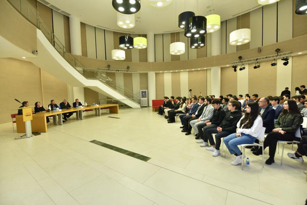 “Heydər Əliyev və xarici siyasətin Azərbaycan modeli” mövzusunda panel müzakirəsi keçirildi - FOTO