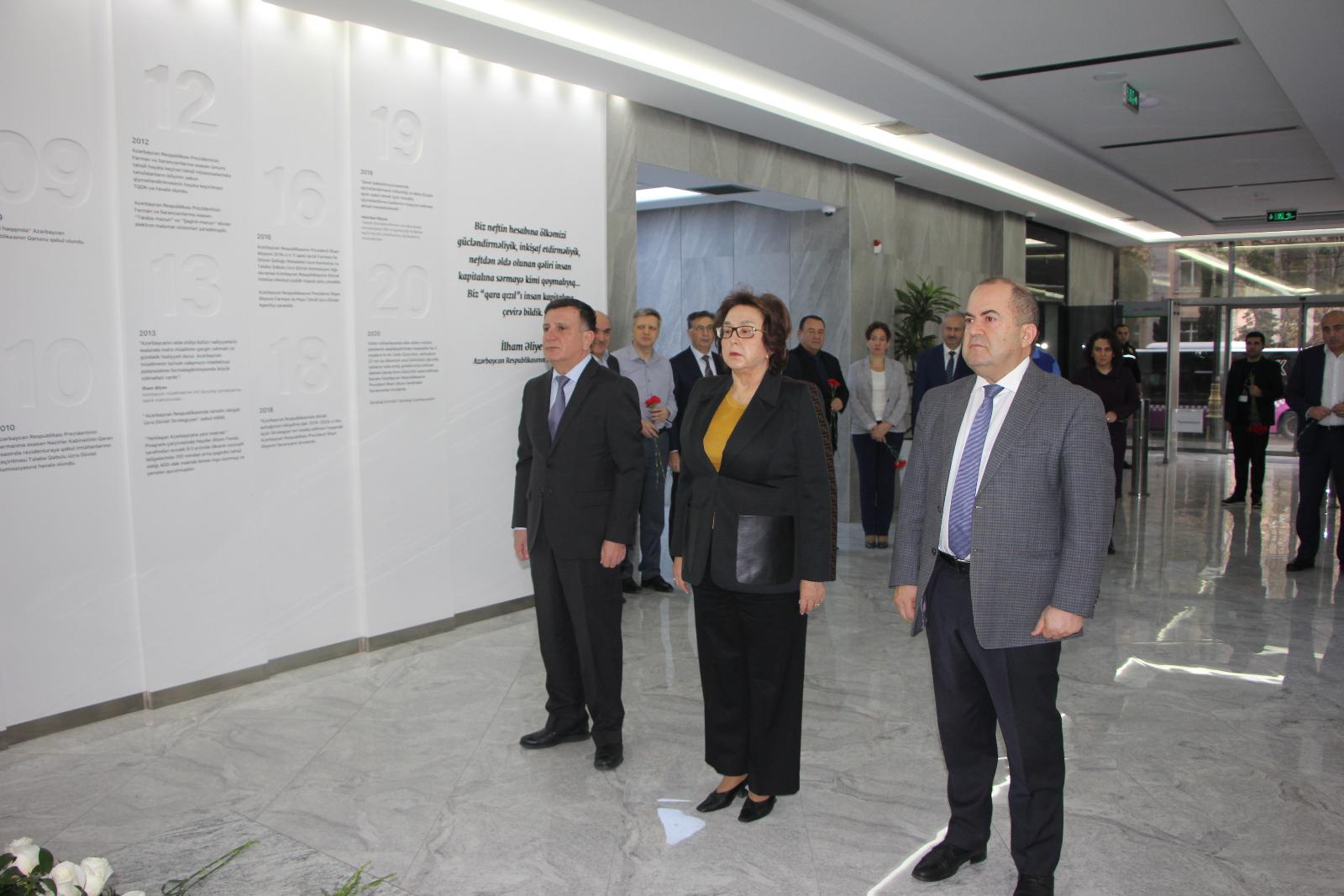      DİM-in əməkdaşları ümummilli lider Heydər Əliyevin xatirəsini yad ediblər     