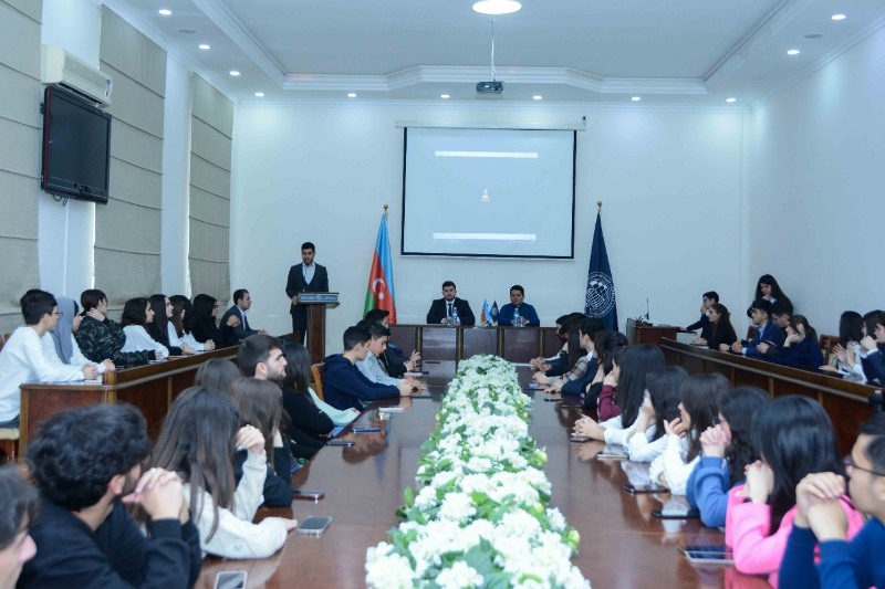 UNEC-də ümummilli lider Heydər Əliyevin əziz xatirəsi anılıb-FOTO