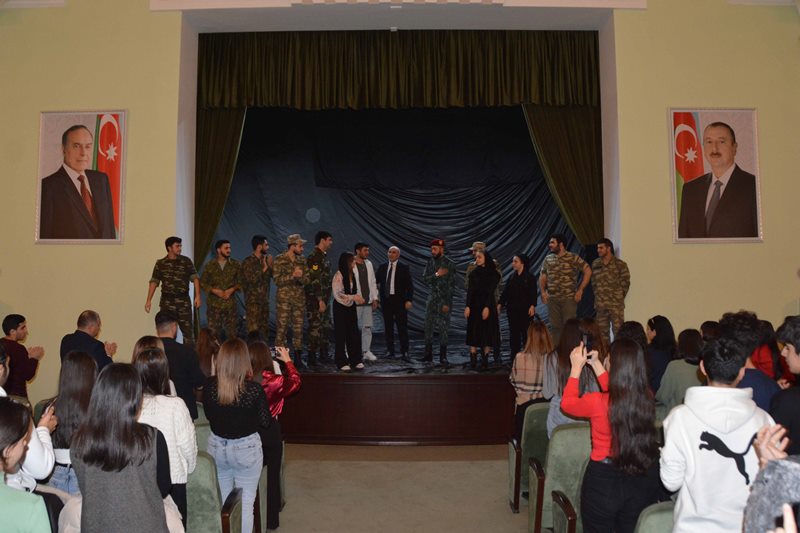 UNEC tələbələri “Yarımçıq qalmış…” tamaşasını canlandırdı