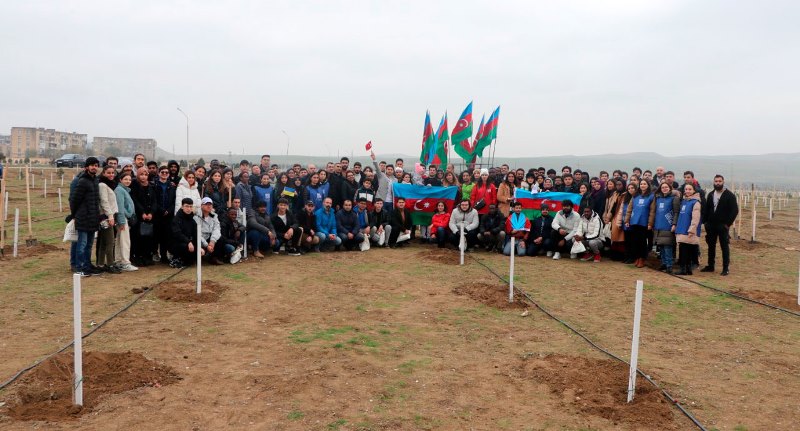 UNEC-in əcnəbi tələbələri ağacəkmə aksiyasında iştirak ediblər 