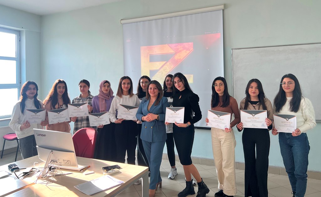 BMU-da təşkil olunmuş ödənişsiz təlimlərin iştirakçılarına sertifikatlar verilib