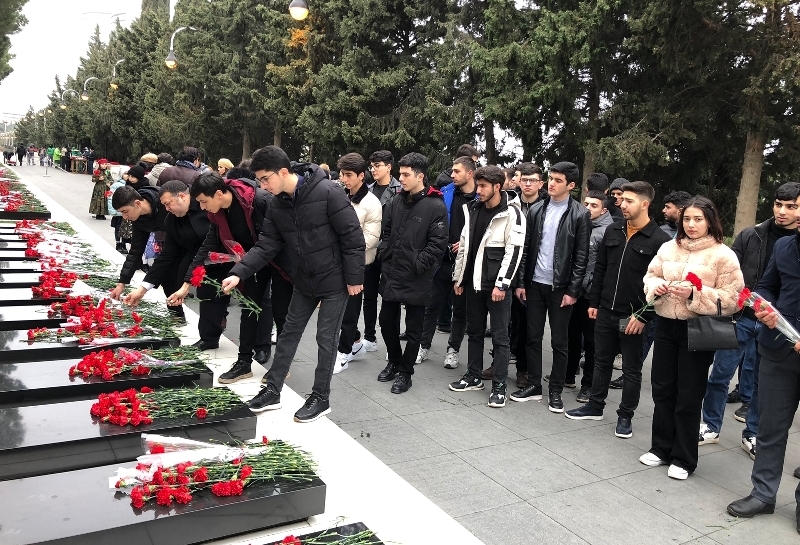 UNEC tələbələri Şəhidlər xiyabanını ziyarət ediblər