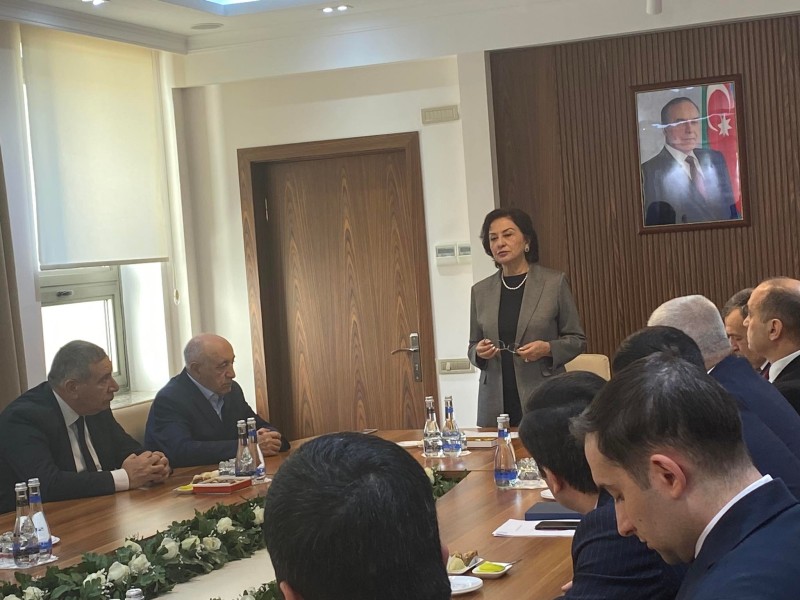 Rektor tələbə yataqxanası problemindən danışdı