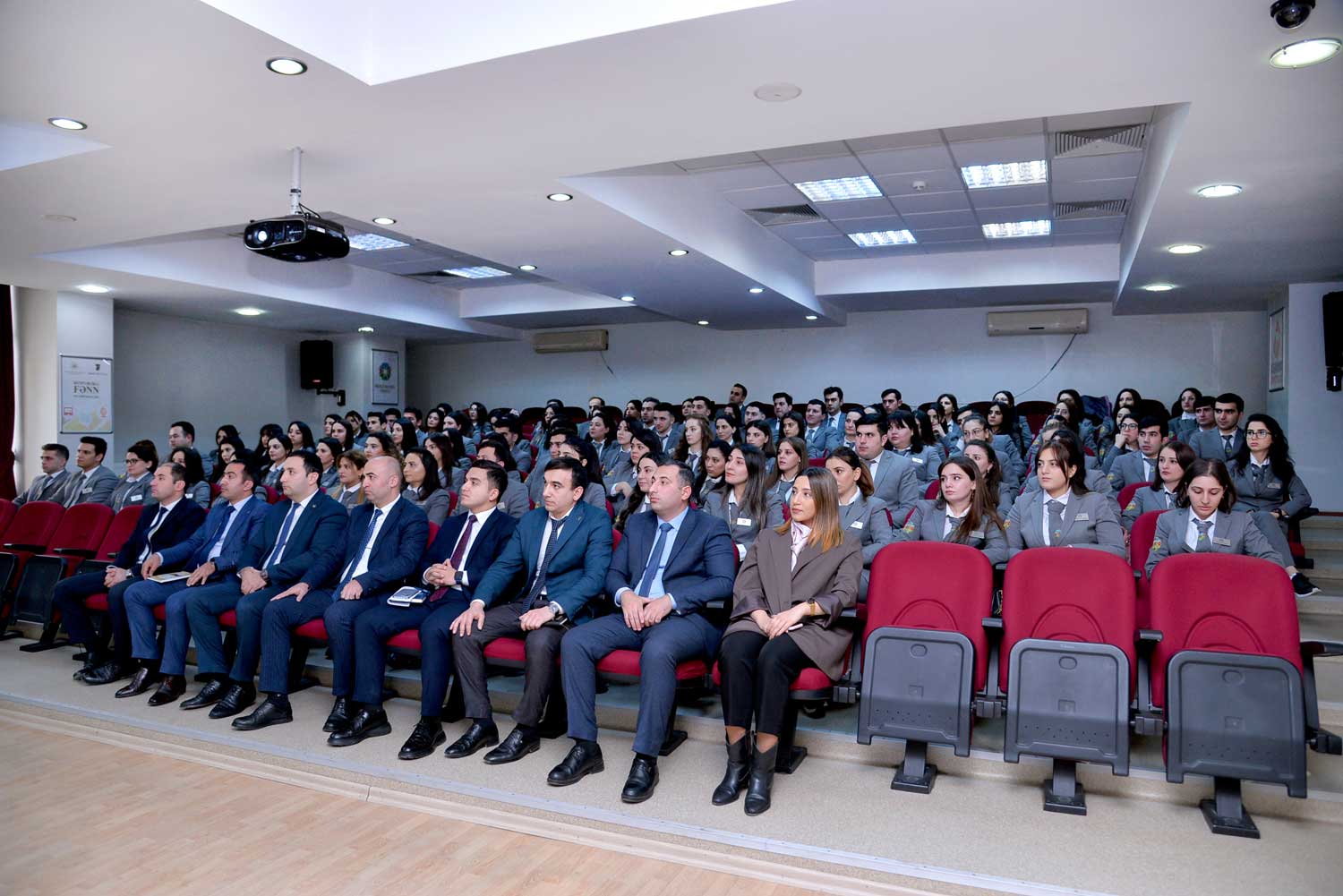 “Məktəblinin dostu” layihəsinin əməkdaşları üçün ictimaiyyətlə əlaqələrə dair təlim keçirilib.