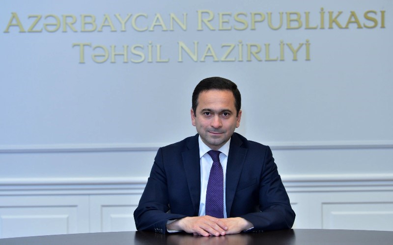 51-dən çox bal toplayan müəllimin maaşına neçə faiz əlavə olunur?