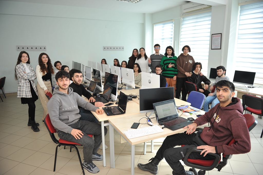BMU-da qış tətilində tələbələr üçün İT üzrə “Bootcamp”