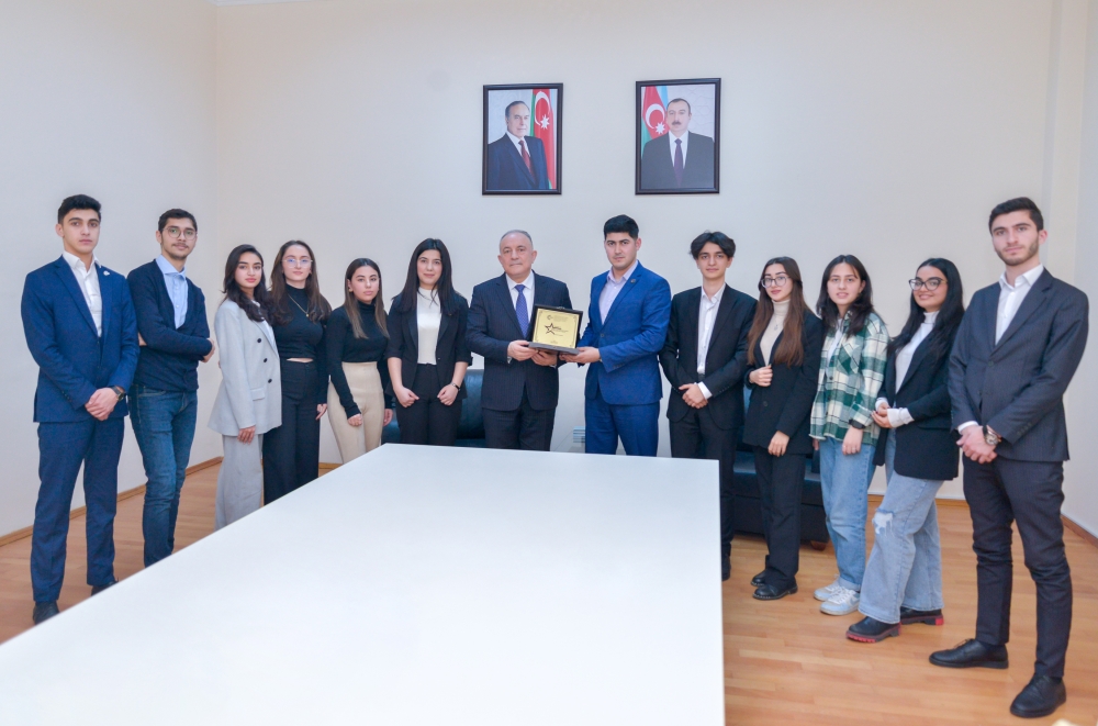 Rektor Tələbə Gənclər Təşkilatının idarə heyətinin üzvləri ilə görüşüb