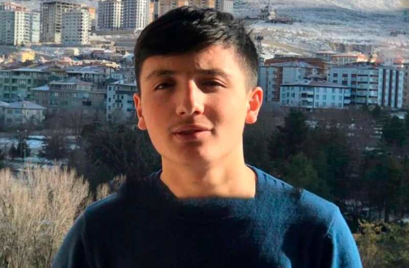 Zəlzələdə həlak olan tələbə Gədəbəydə dəfn olundu