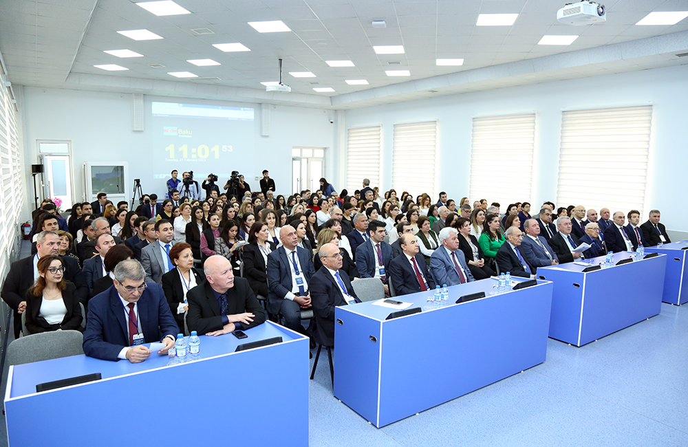 “Azərbaycan dilinin İKT problemləri” adlı respublika konfransı öz işinə başlayıb
