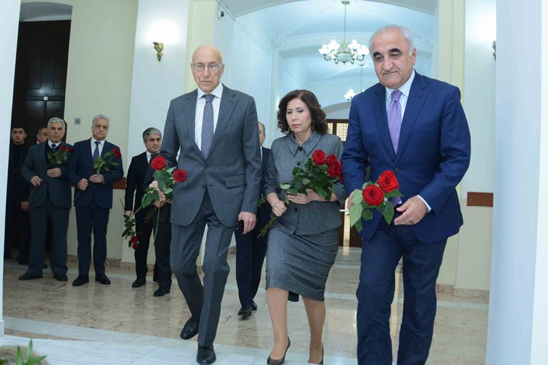 Rektor YAP-ın Səbail təşkilatının yubileyində...