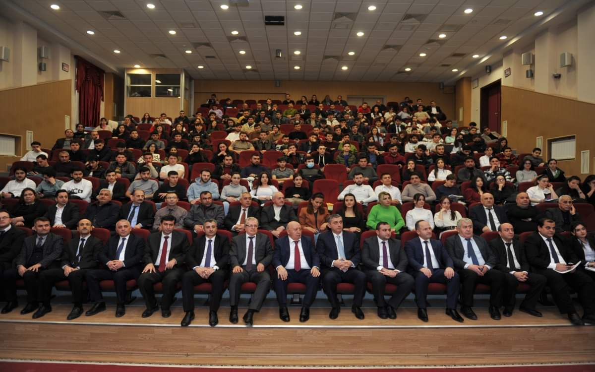 Hesablama Palatasının sədri tələbələrlə görüşüb