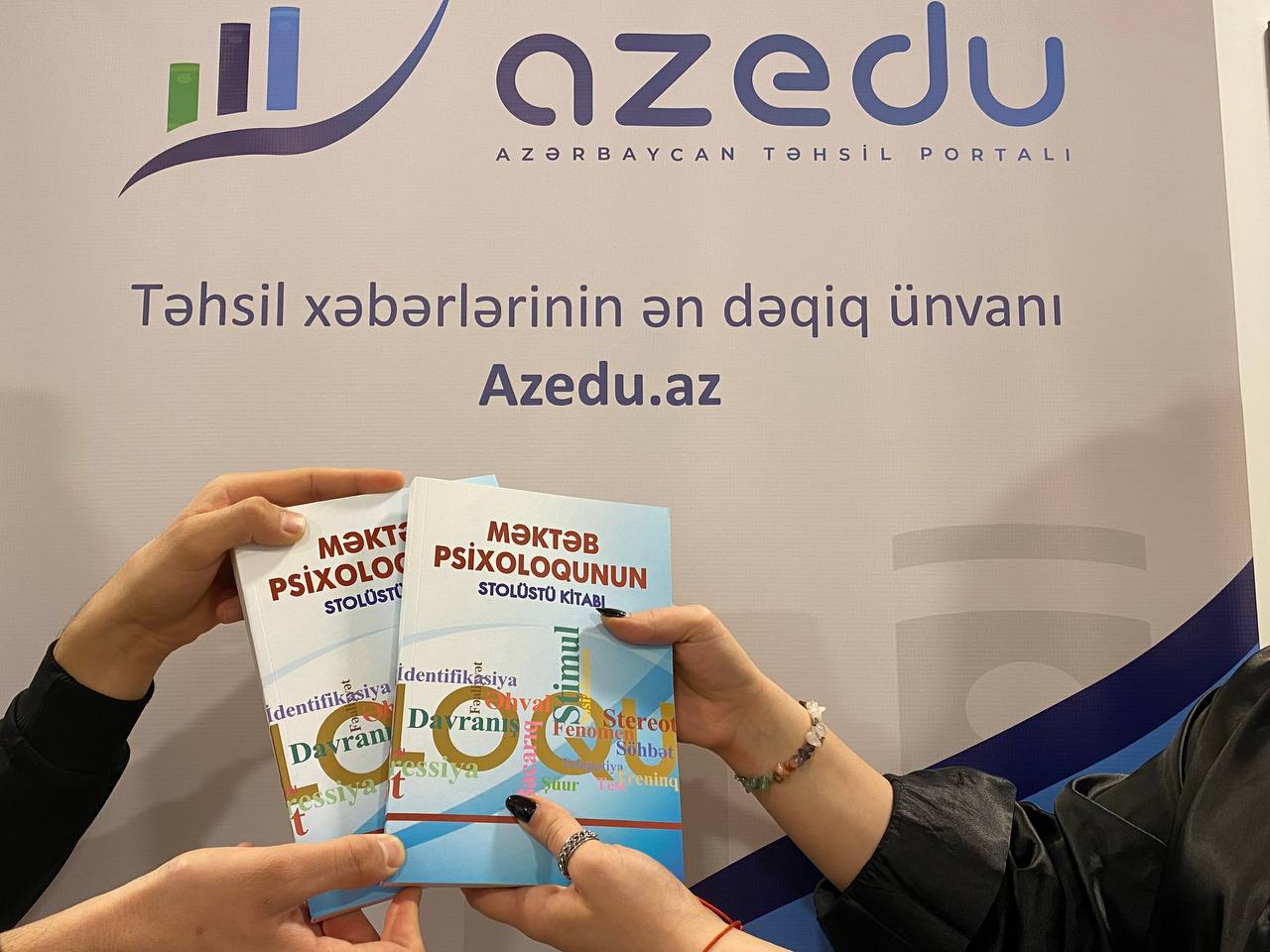 AzEdu.az portalından Lənkəran məktəbinə kitab HƏDİYYƏSİ