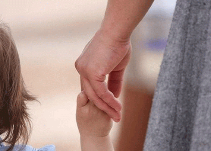 Bakıda ana üç azyaşlı qızı ilə İTKİN DÜŞÜB