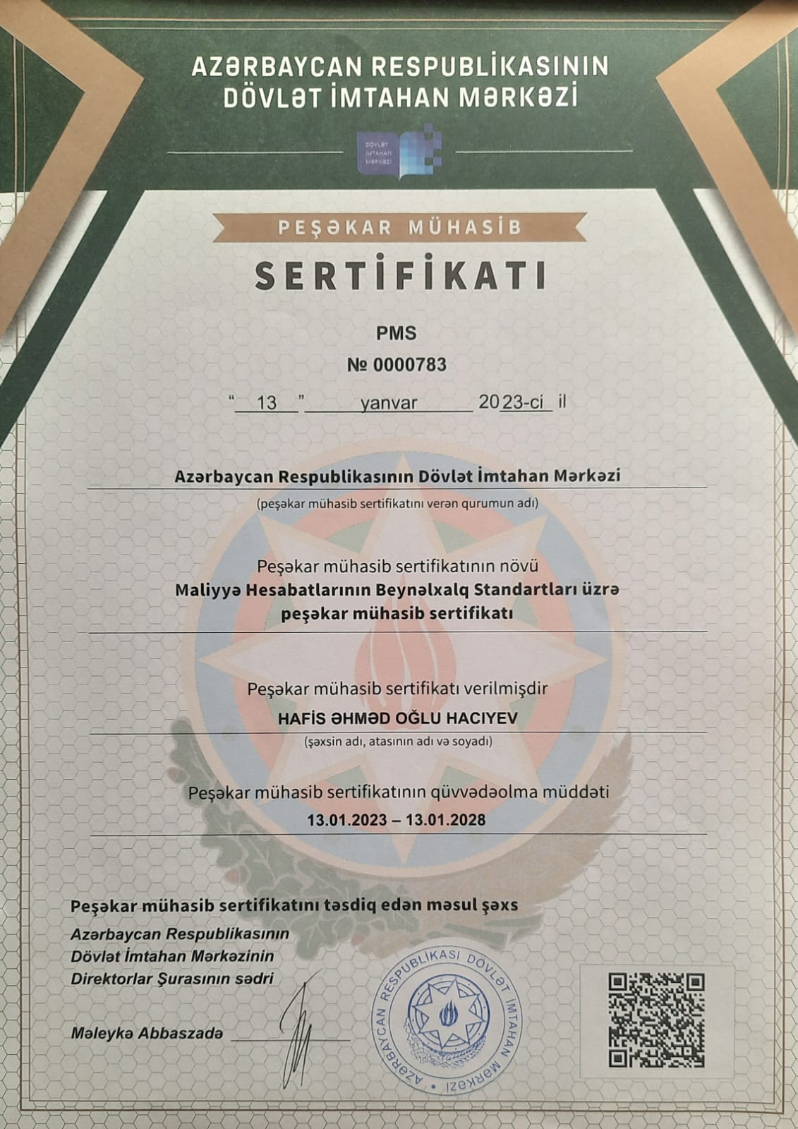 Dekan “Peşəkar mühasib” sertifikatı qazanıb