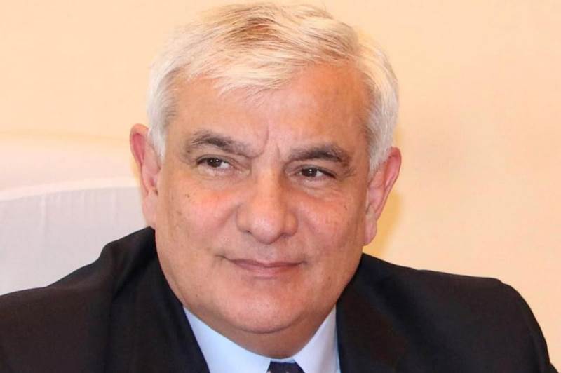 Rektor qız tələbələri 1 aylıq ödənişdən AZAD ETDİ