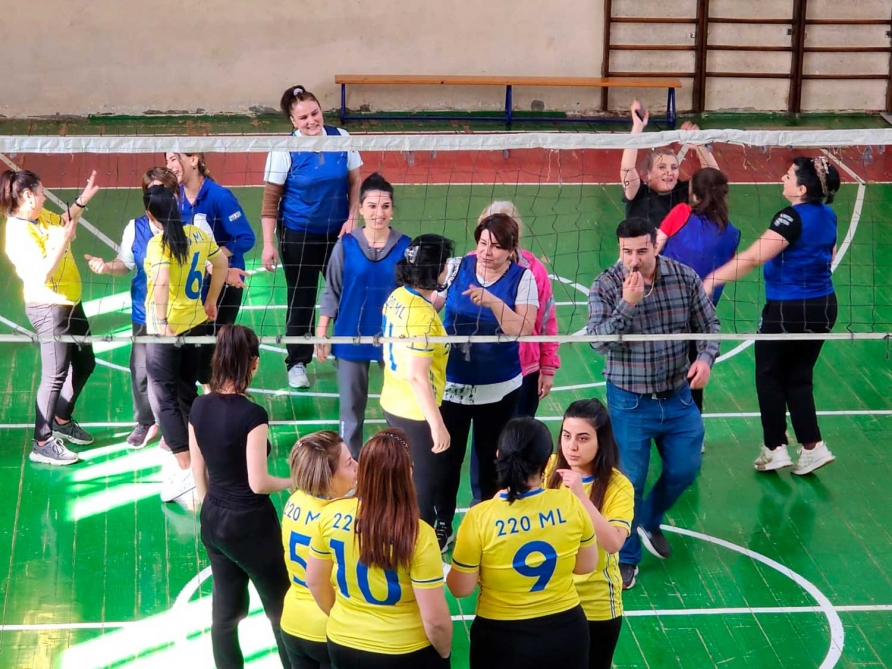 Qadın müəllimlər arasında voleybol yarışı keçirilib