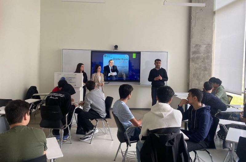İqtisad Universitetində bilik yarışı keçirilib