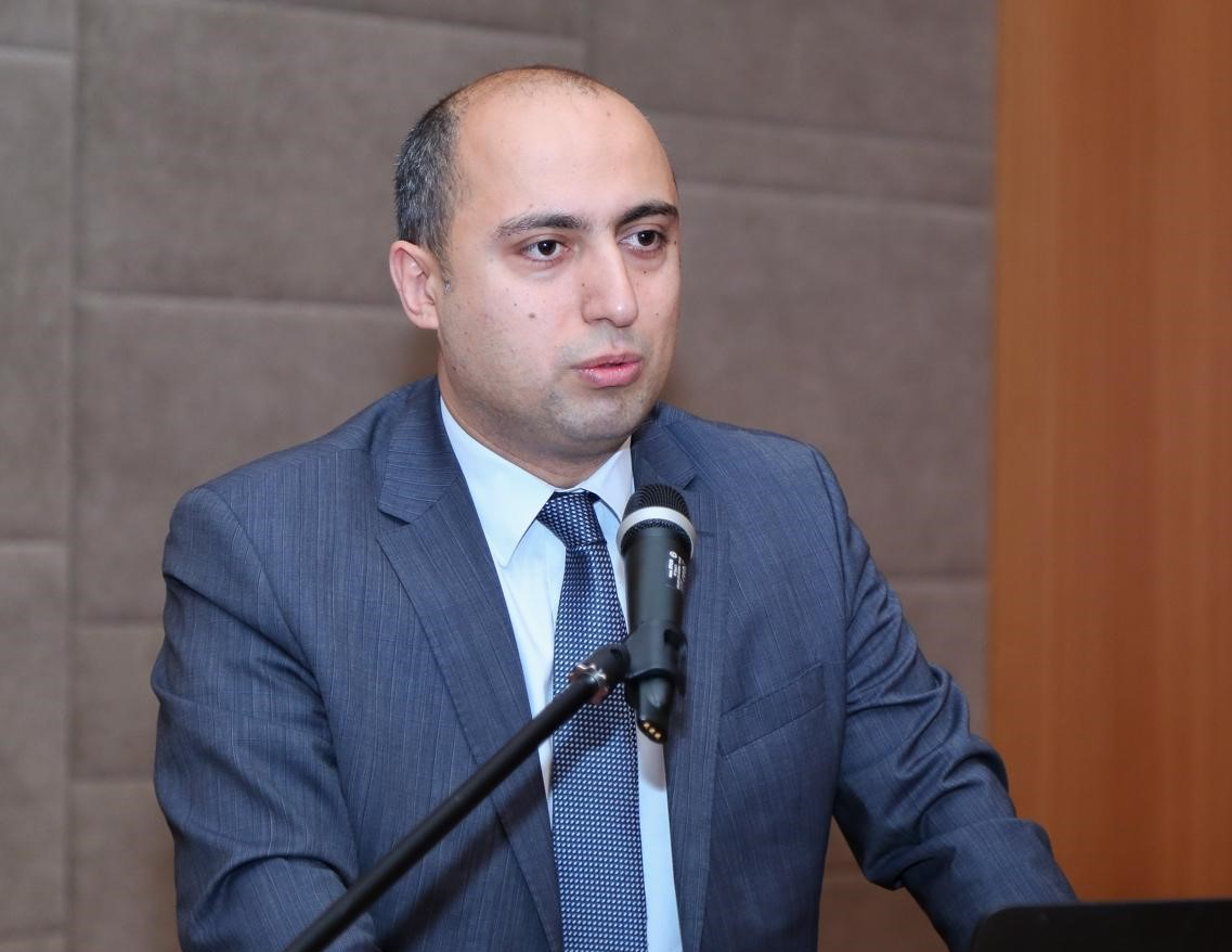 Sənədində axund, imam yazılan şəxs müraciət edir ki, mənə diplom ver - Nazir