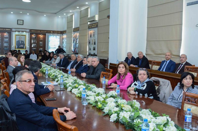 UNEC-də debat təşkil olunub