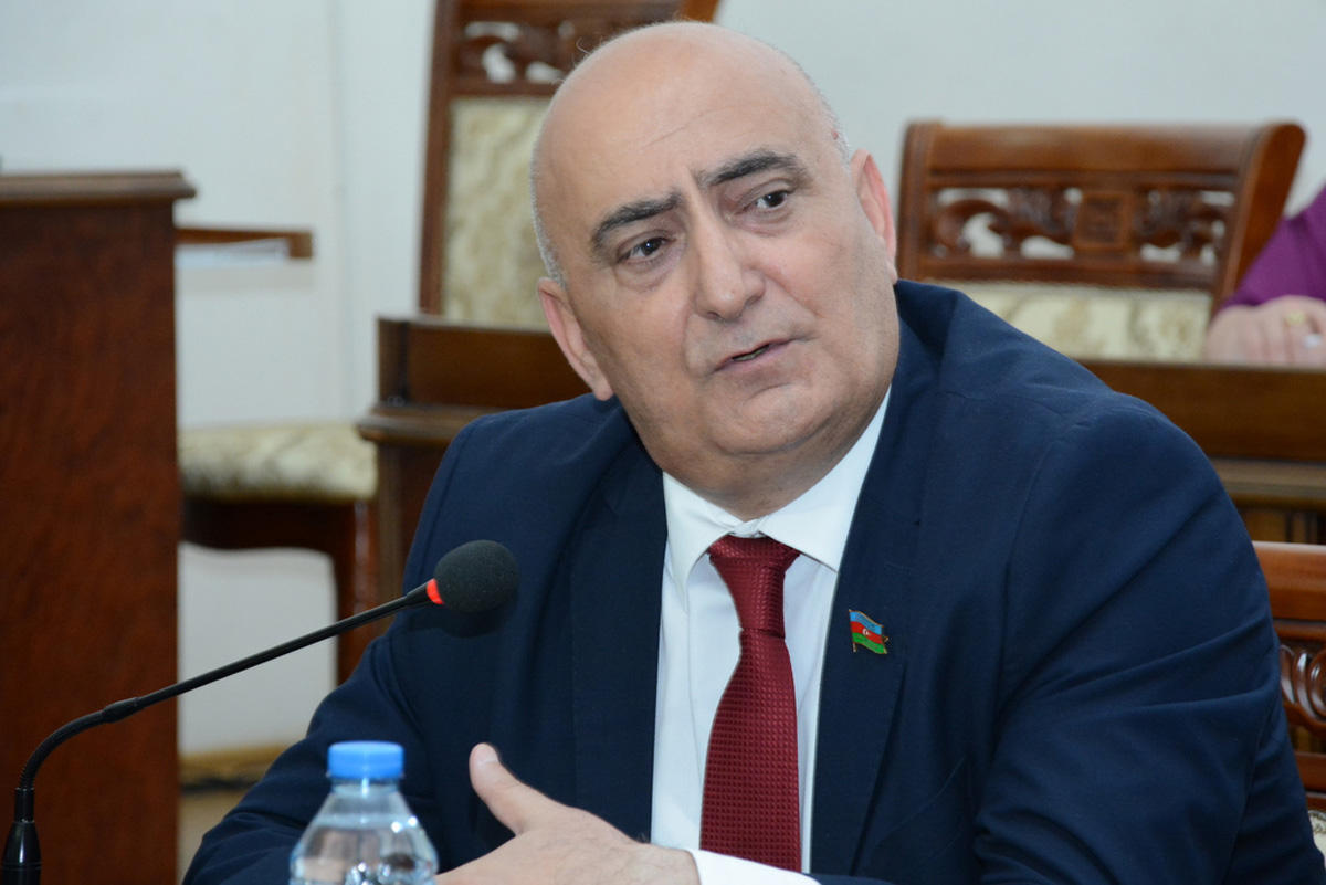 Nazirlik deputatı təkzib etdi 