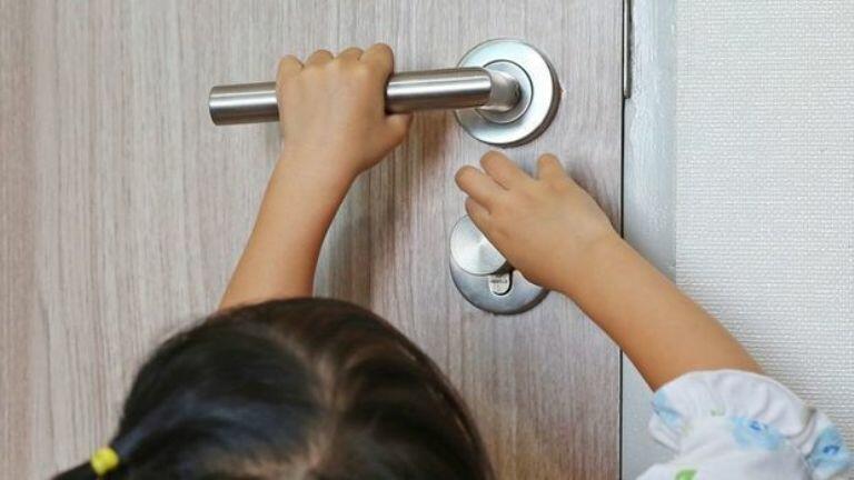 Köməksiz qalan azyaşlı xilas edildi