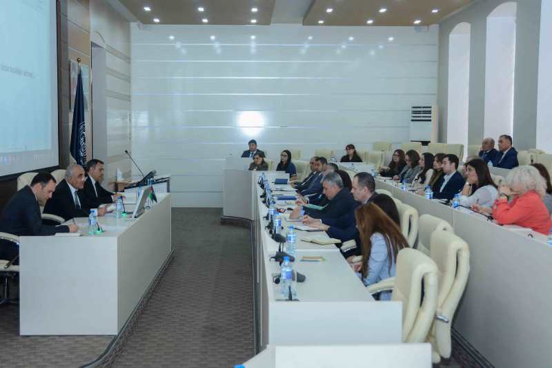 UNEC Biznes Məktəbinin durumu müzakirə olunub