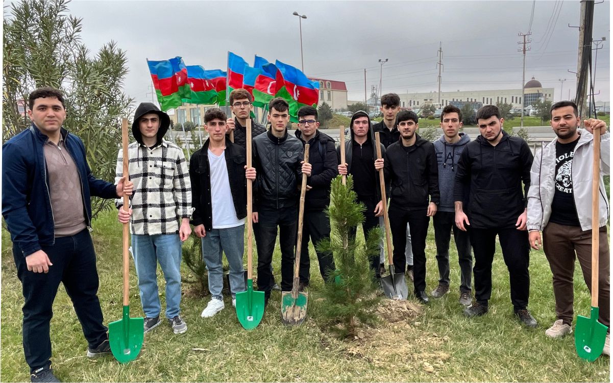 BMU tələbələri ağacəkmə aksiyasında...