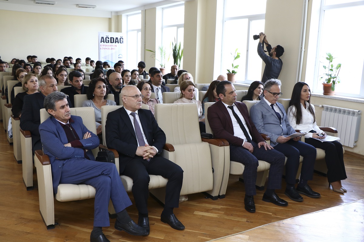İnşaatçılar Gününə həsr olunmuş seminar keçirilib
