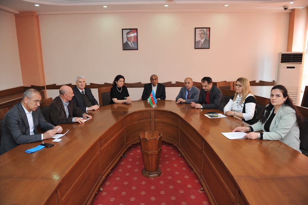 Universitetdə Anarın əsəri müzakirə olundu
