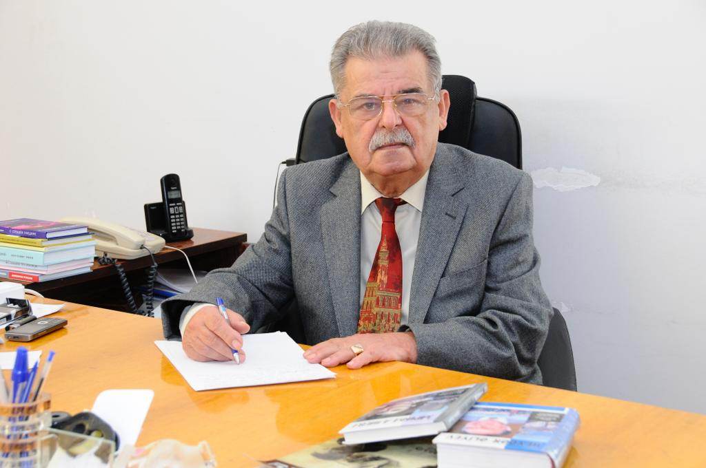 Professor universitetə qarşı qarayaxma kampaniyası aparan “ekspertləri” açıq müzakirəyə ÇAĞIRDI