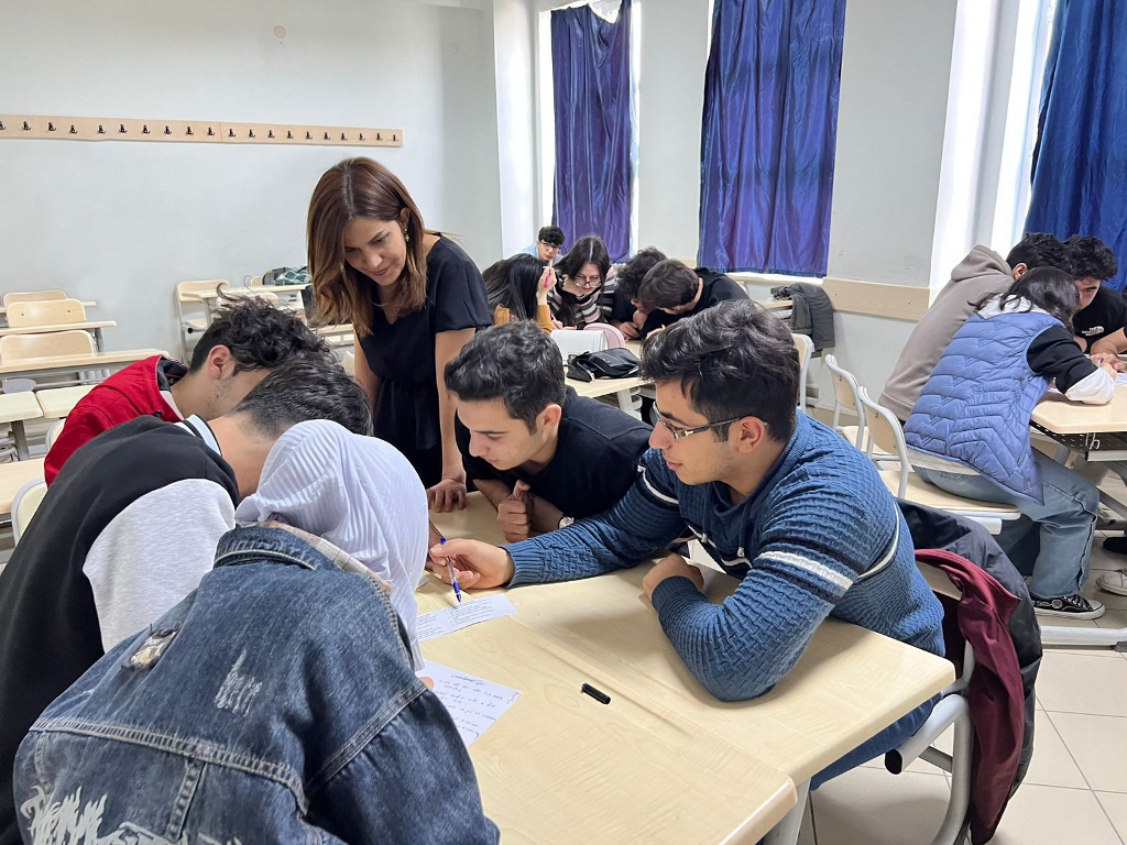 Tələbələr “Qrammatika dilin bünövrəsidir” yarışında iştirak edib