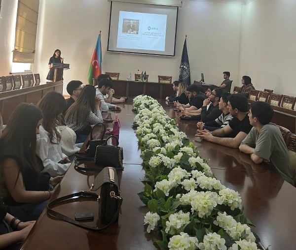 UNEC-də Heydər Əliyev irsi müzakirə olundu