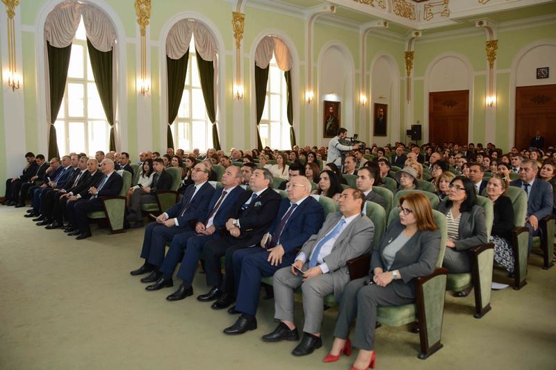 UNEC-də konfrans:“Heydər Əliyevin görmək istədiyi universitet”