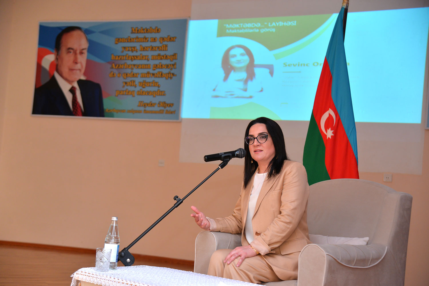 “Zəfər”in rəhbəri “Məktəbdə...” layihəsində