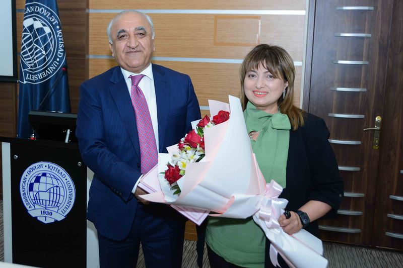 Elmi ad almış UNEC əməkdaşlarına diplomlar verildi