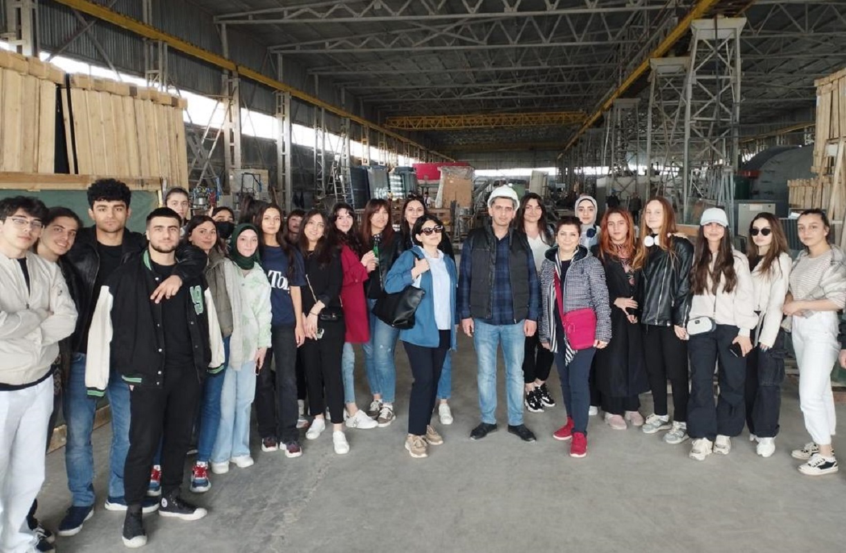 AzMİU tələbələri “Azər glass” müəssisəsində olublar