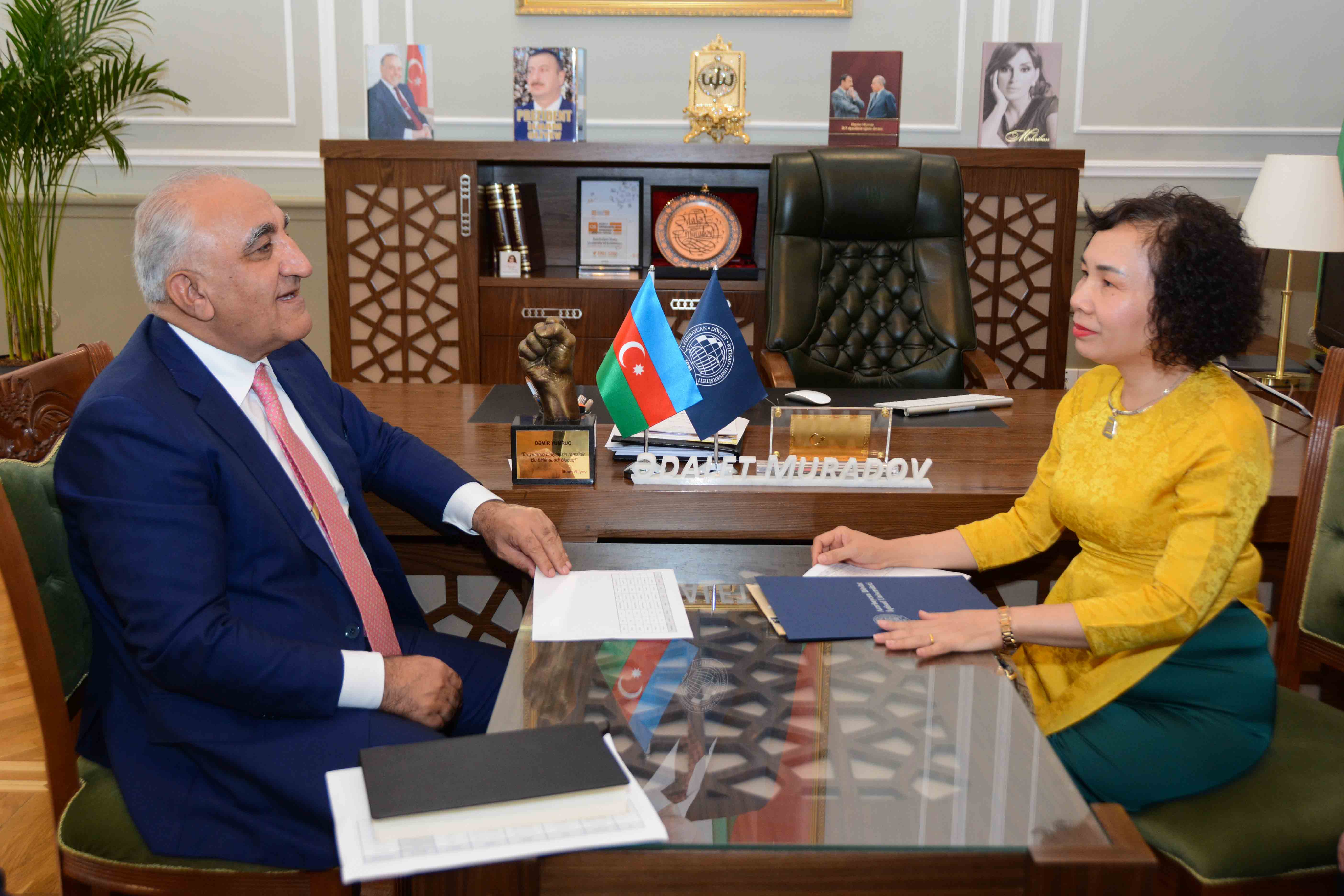 UNEC-in Vyetnamdan olan məzunu 36 il sonra universitetə GƏLDİ