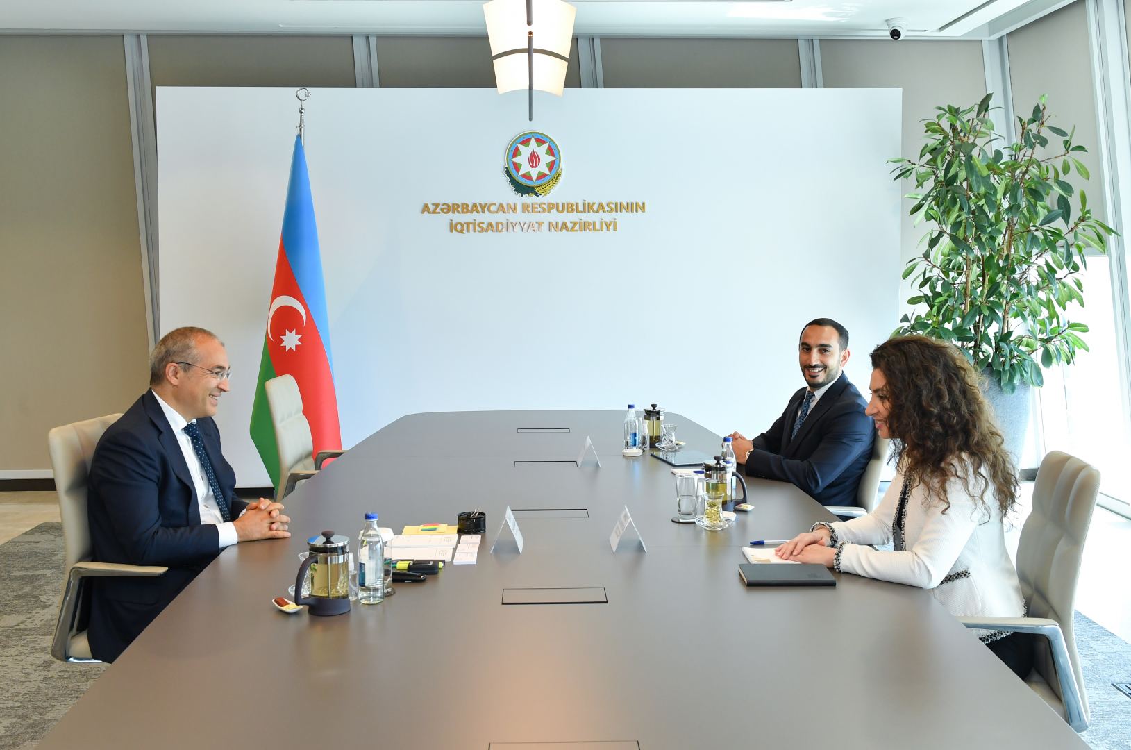 İqtisadiyyat naziri “Yüksəliş”in qalibləri ilə görüşüb