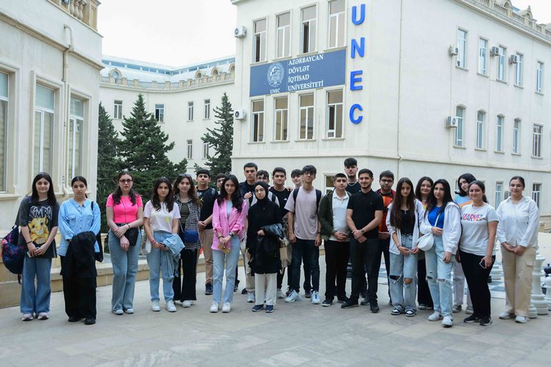 “UNEC-i tanı” layihəsinin iştirakçıları “Dərs evi”nin abituriyentləri olub