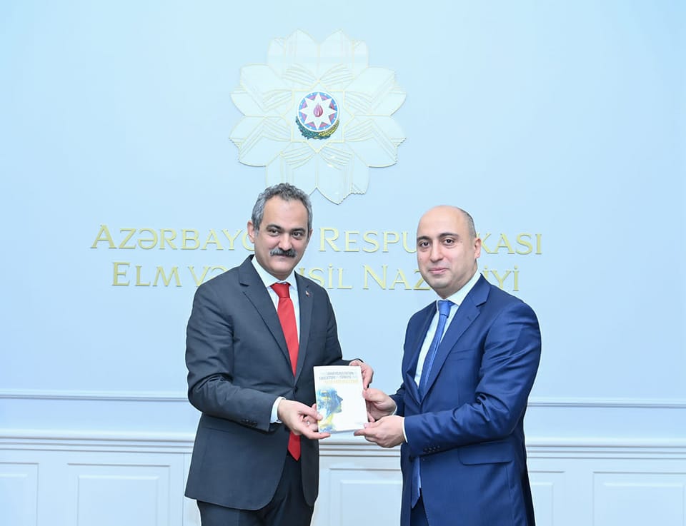 Emin Əmrullayevdən keçmiş həmkarı ilə bağlı paylaşım