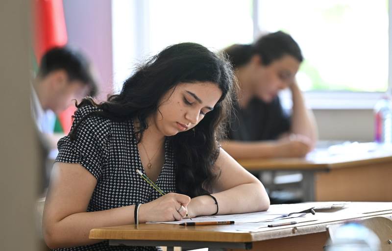 DİM imtahanların başlama vaxtını dəyişdi - Abituriyentlərə XƏBƏRDARLIQ