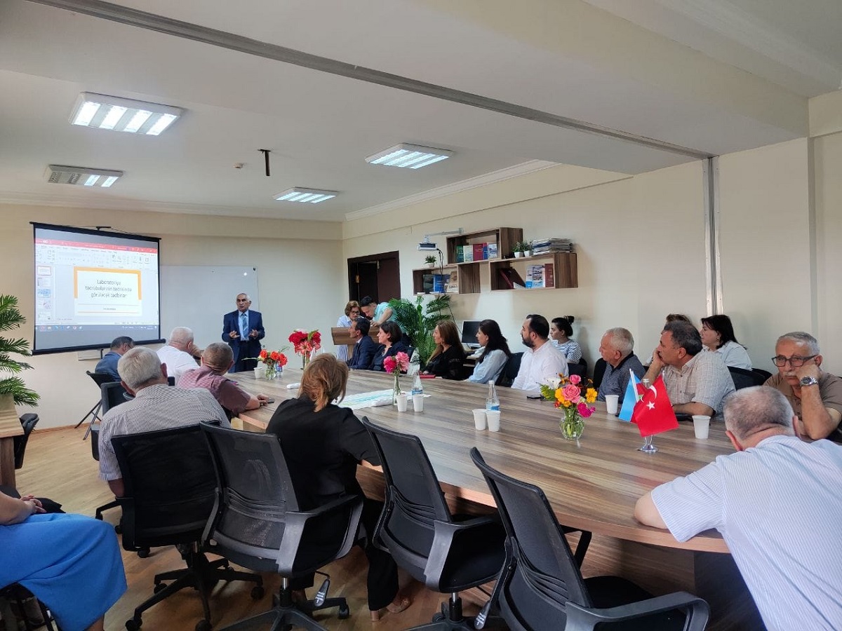 AzMİU-da elmi-metodik seminar keçirilib